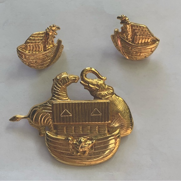 Jewelry - Premier Designs Gold Noah's Ark Brooch and Earrings Set
